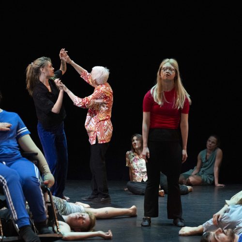 My-body-my-home-71bodies-foto-Thor-Brødreskift-Festspillene-Bergen-festival-Norge-Norway4646_bh9lmi