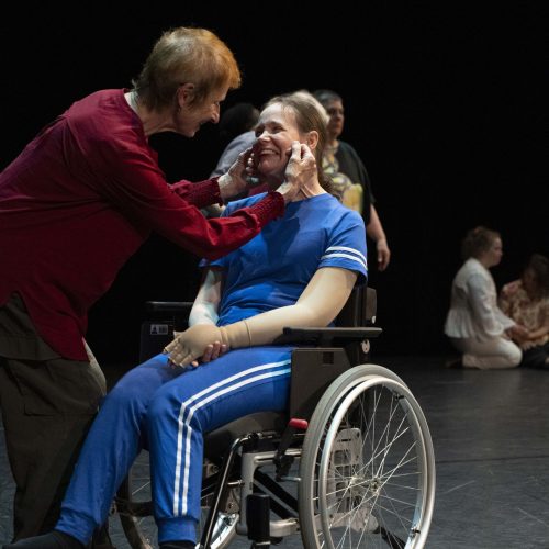 My-body-my-home-71bodies-foto-Thor-Brødreskift-Festspillene-Bergen-festival-Norge-Norway5757_bwrqlw